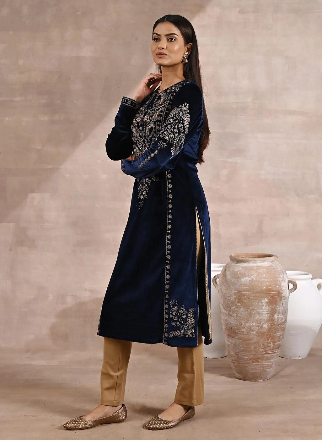 Blue Paisley Velvet Kurta With Thread Work