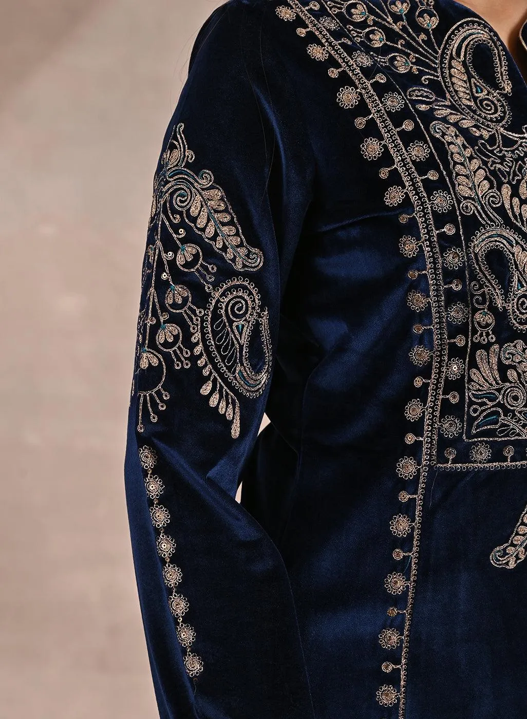 Blue Paisley Velvet Kurta With Thread Work