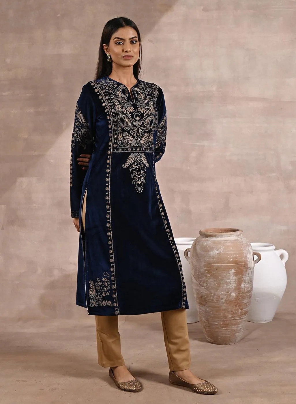 Blue Paisley Velvet Kurta With Thread Work