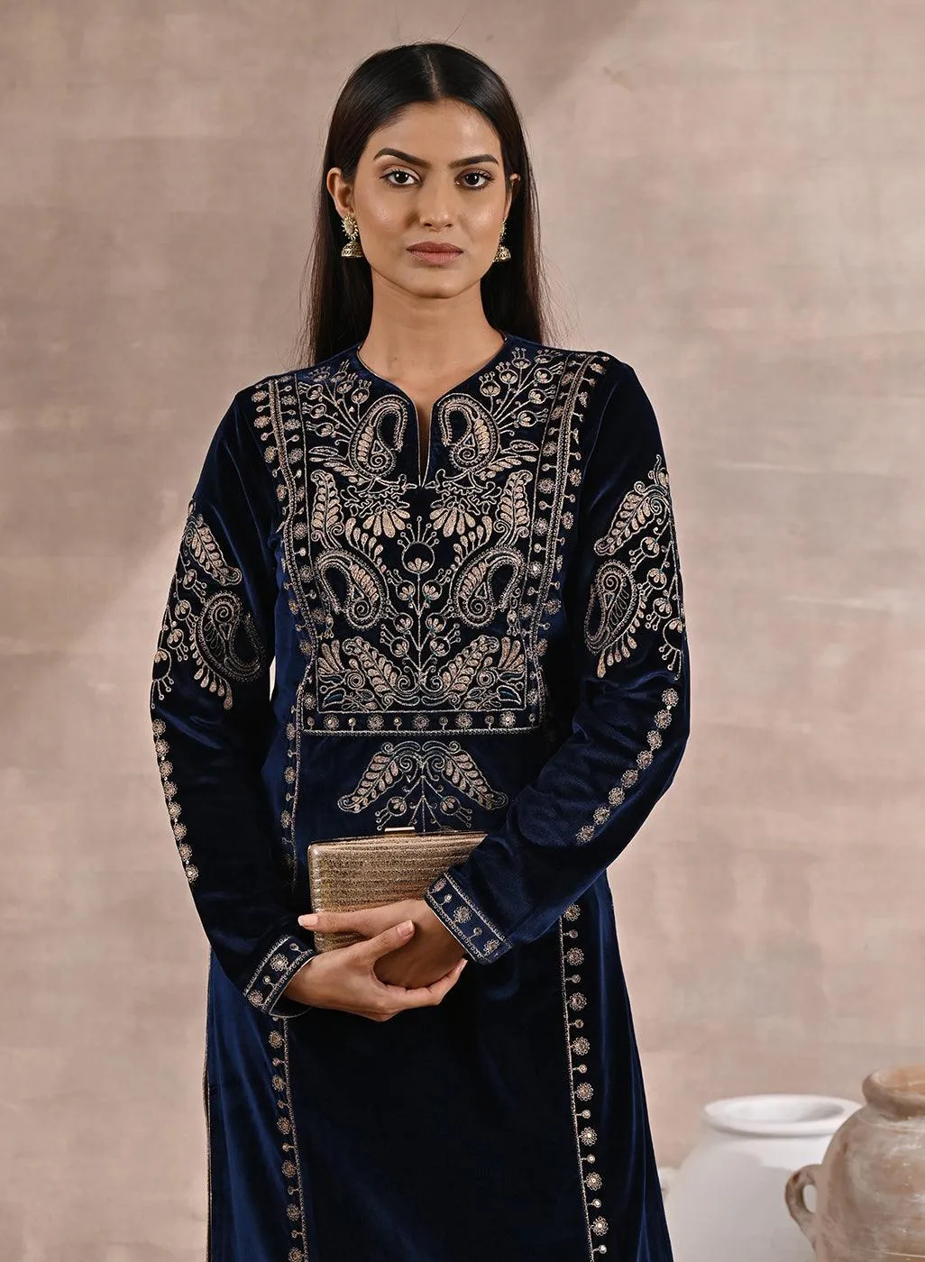 Blue Paisley Velvet Kurta With Thread Work