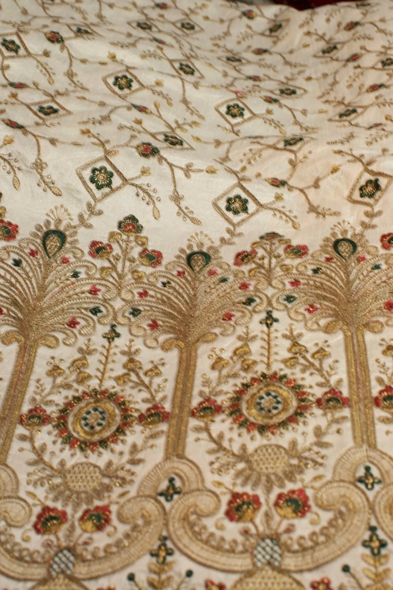 EMBROIDERED SILK B32-15