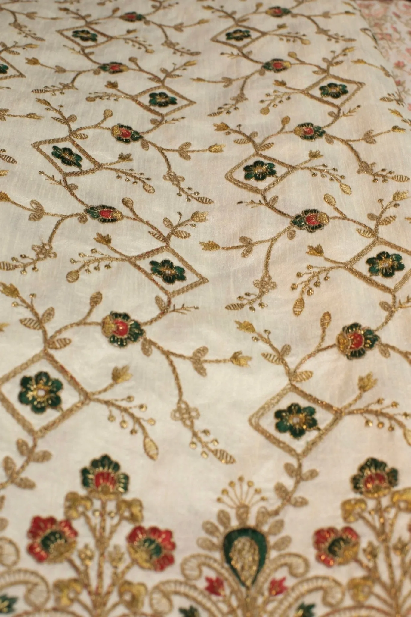 EMBROIDERED SILK B32-15