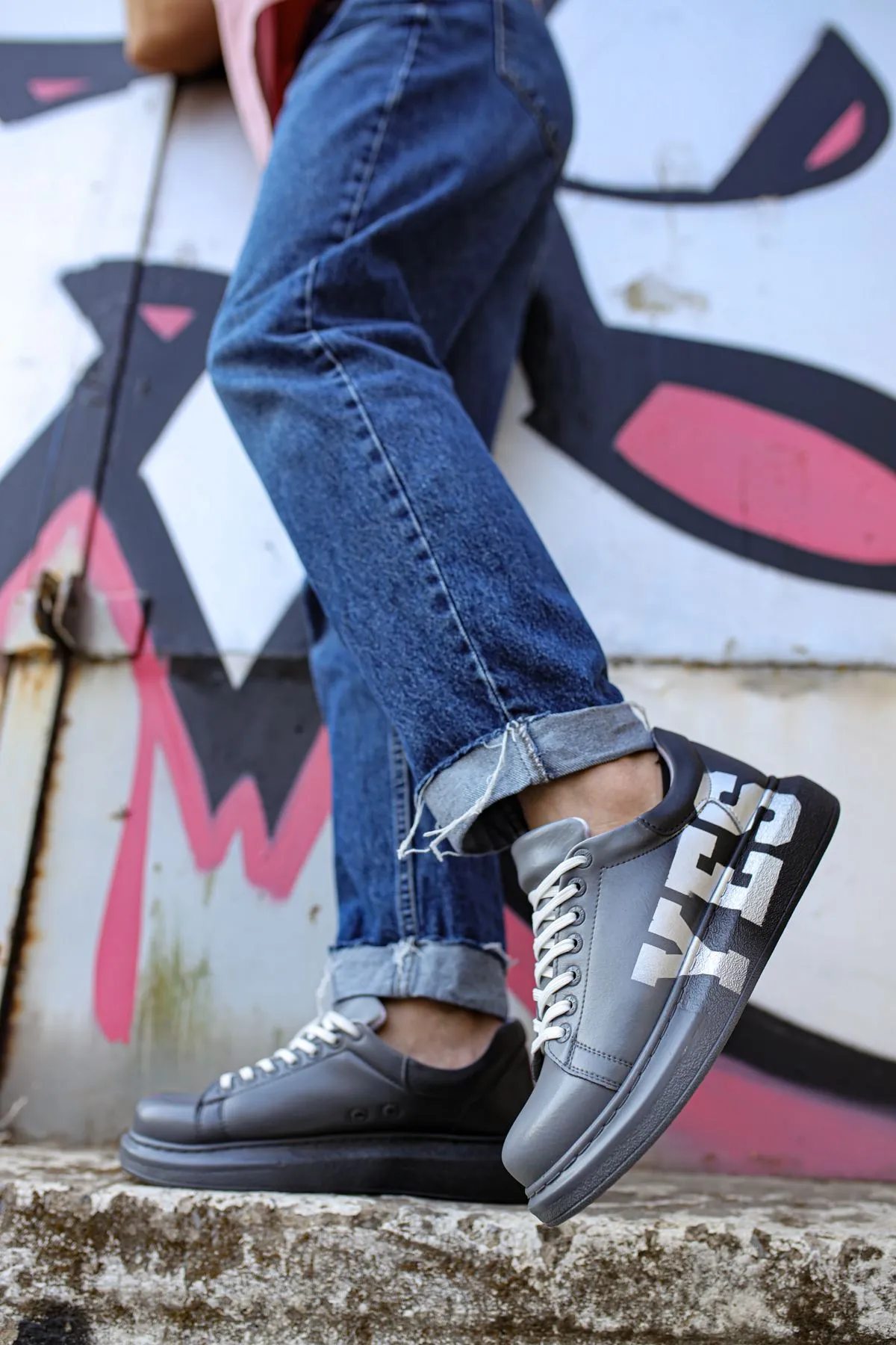 Gray Graffiti Sneaker CH402