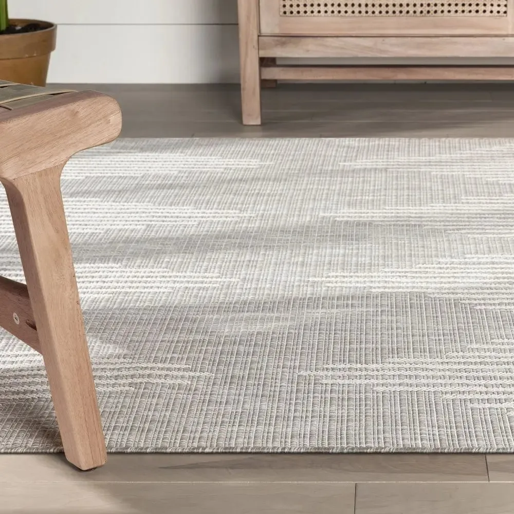 Kai Modern Chevron Pattern Grey 5'3" x 7'3" Flat-Weave Indoor/Outdoor Rug
