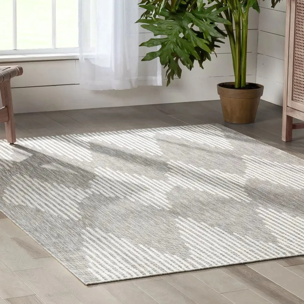 Kai Modern Chevron Pattern Grey 5'3" x 7'3" Flat-Weave Indoor/Outdoor Rug