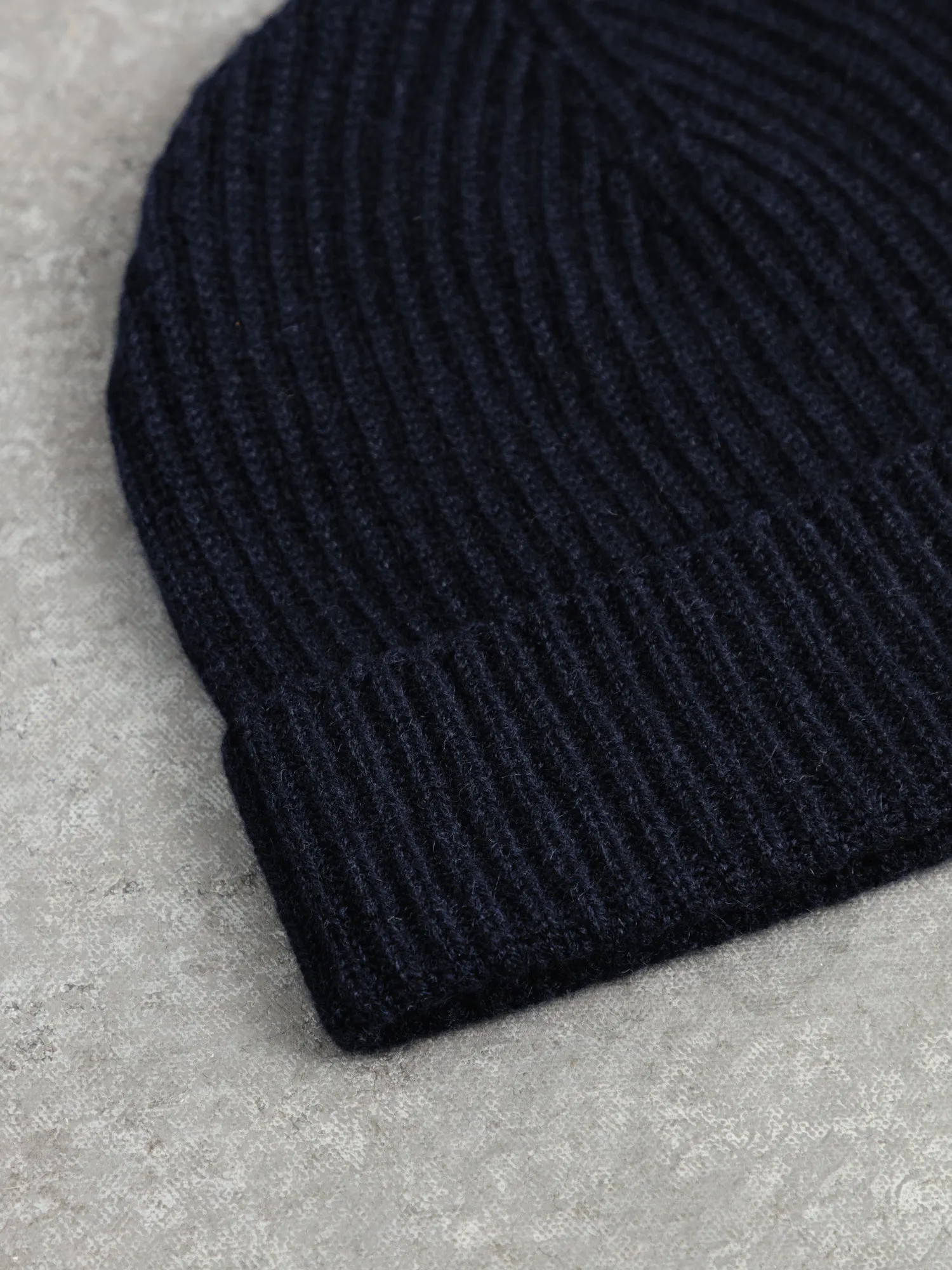 The Cashmere Bandit Beanie - Ink