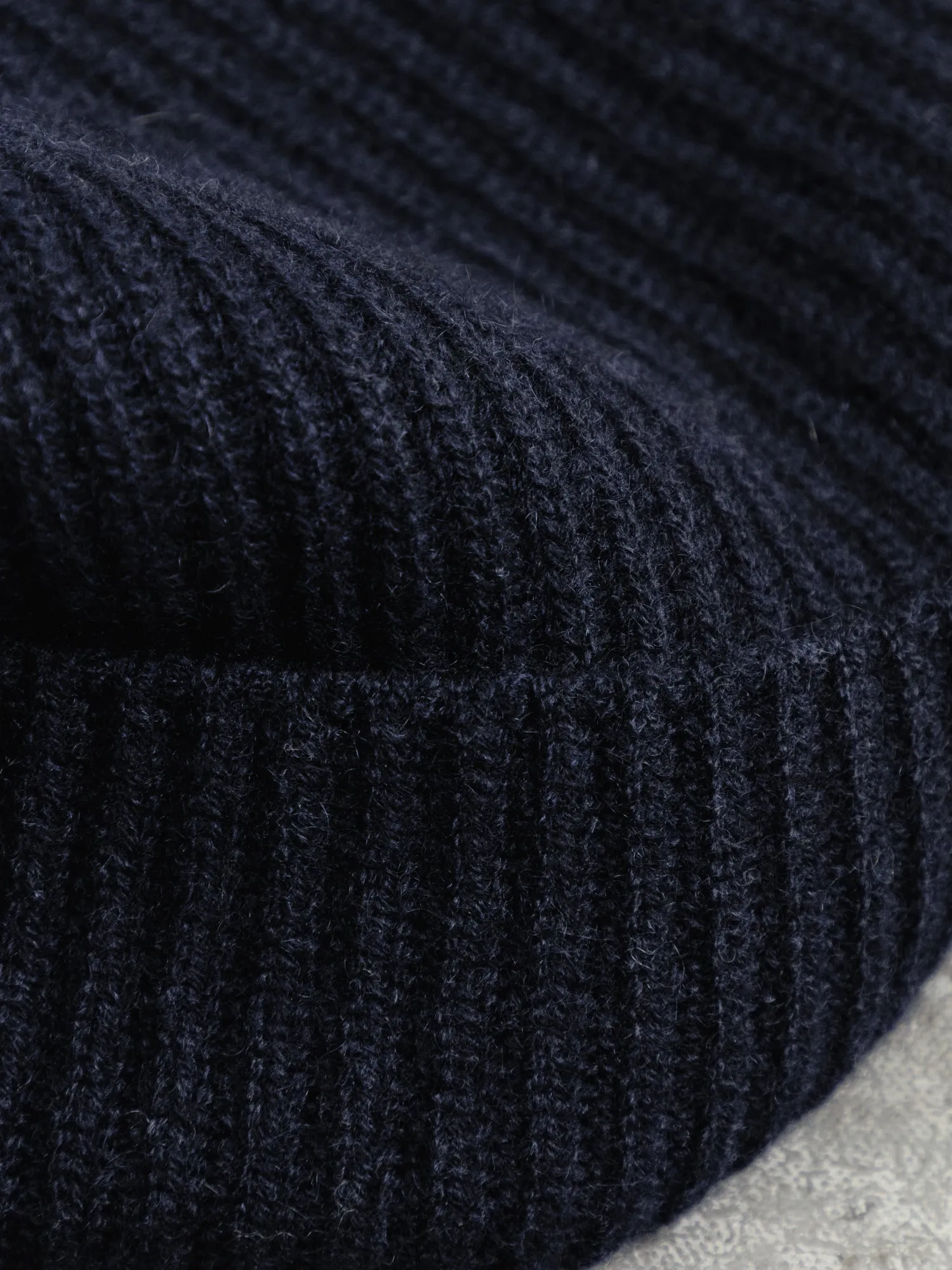 The Cashmere Bandit Beanie - Ink